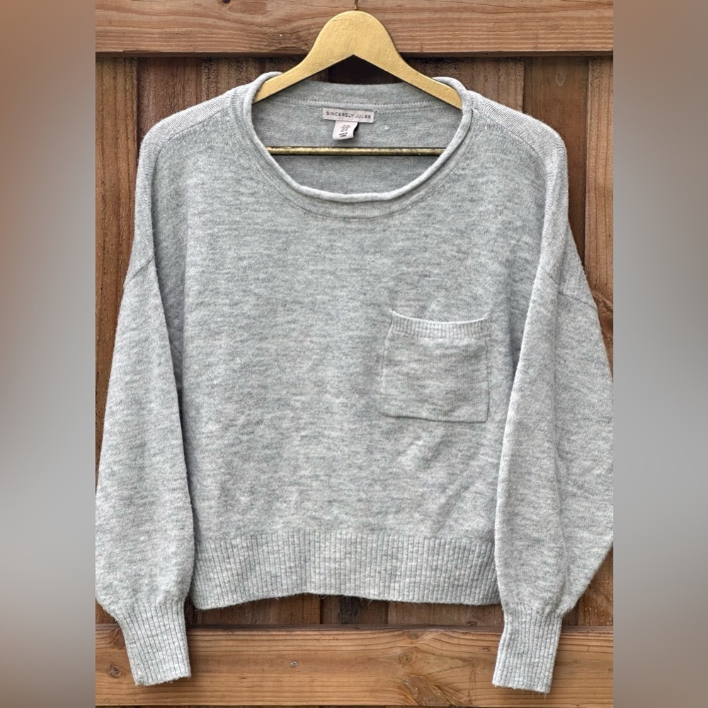 Sincerely Jules Light Gray Crew Neck Sweater Size Medium